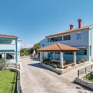 Casa Bella , Pola Croazia